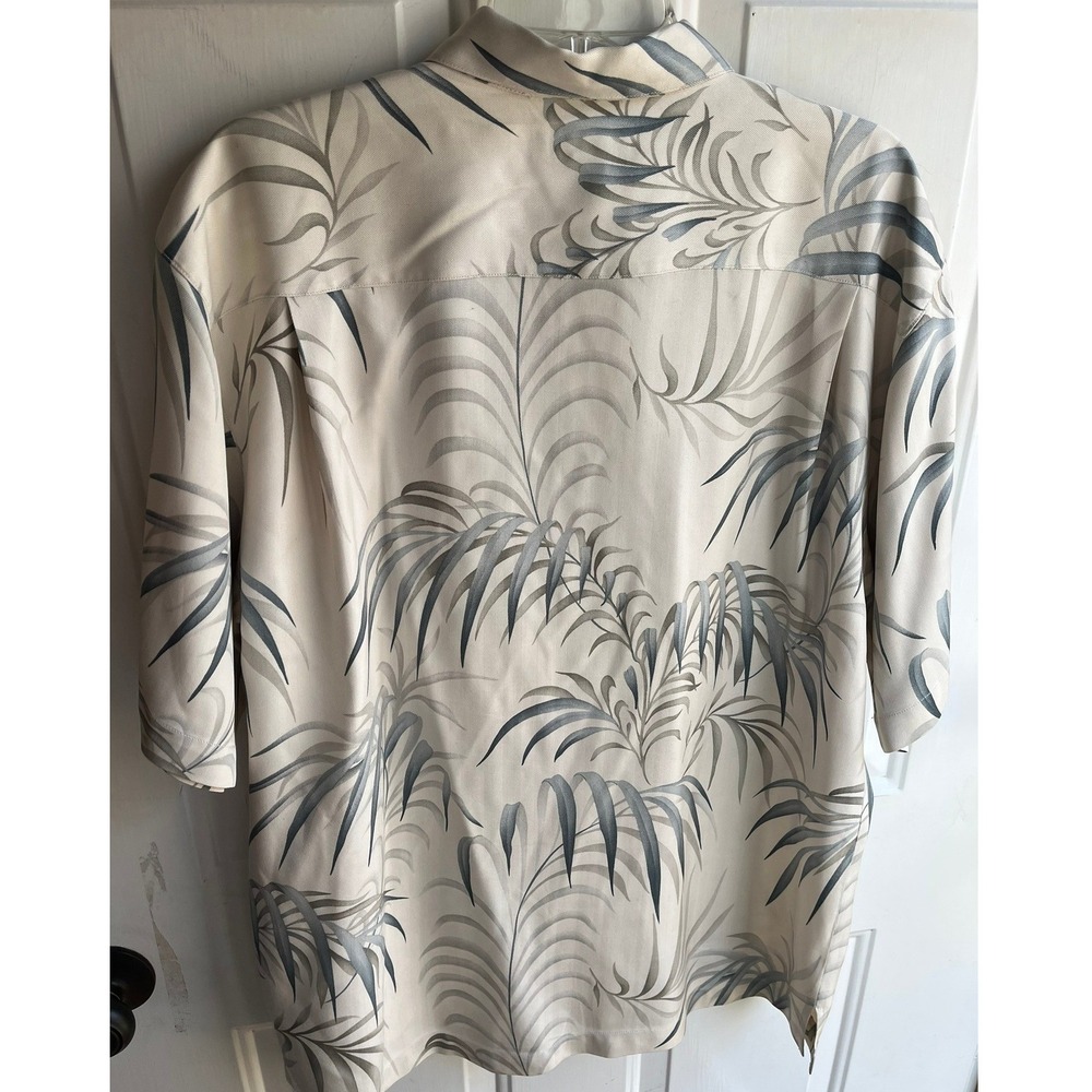 Tommy Bahama Hawaiin 100% silk Men's Camp Shirt with a Tropical Leaf Print M - Picture 5 of 5